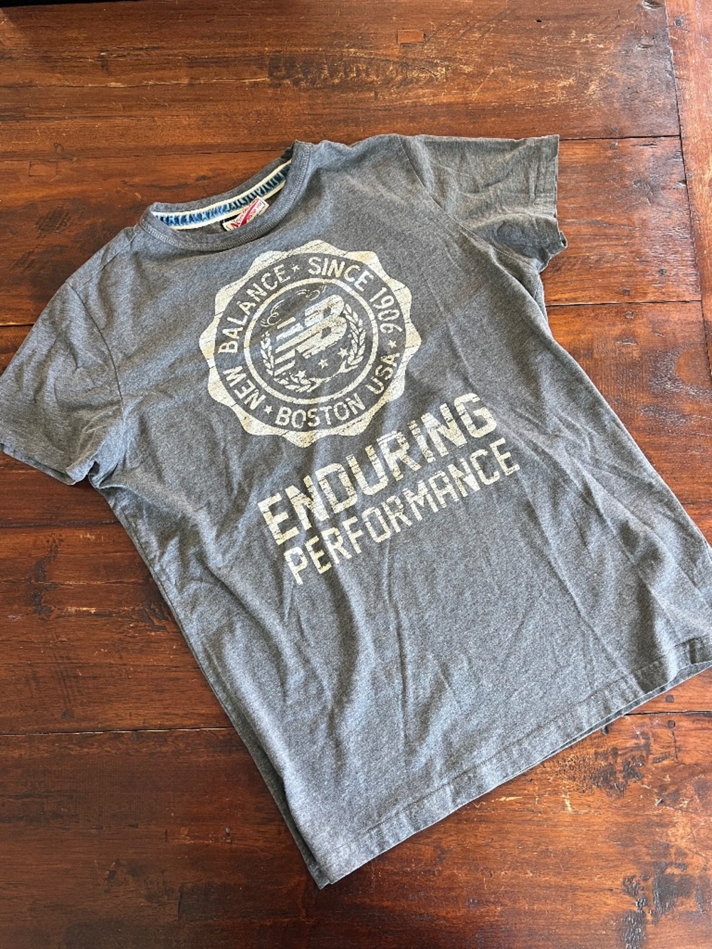 New Balance Gray Enduring Performance Boston USA Distressed Graphic T-Shirt M